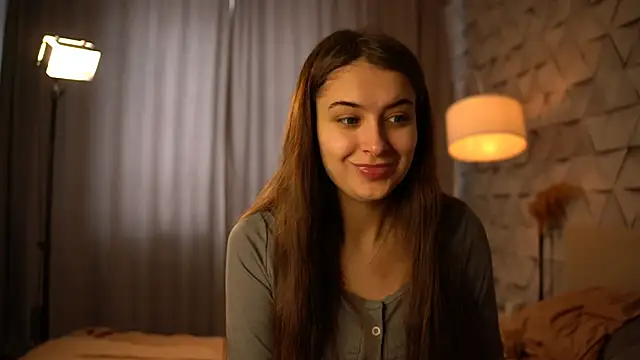 elisa moon online show from February 15, 9:30 am