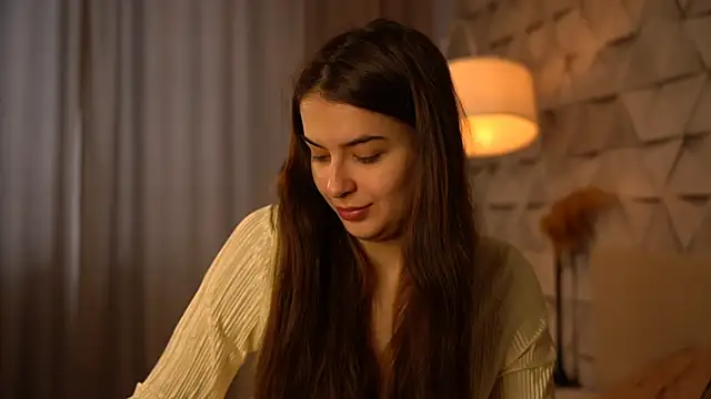 elisa moon online show from February 14, 9:42 am