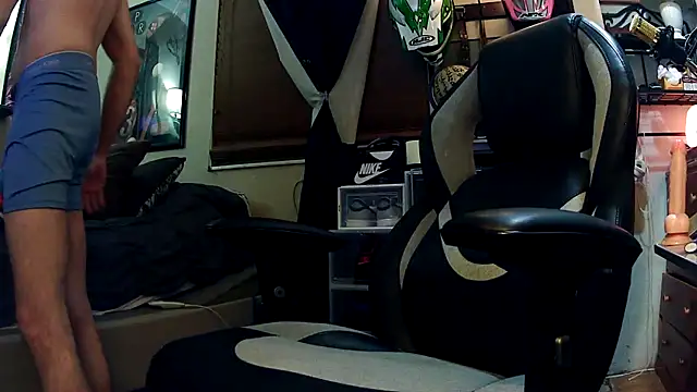 slutty guy12 online show from March 4, 12:29 am