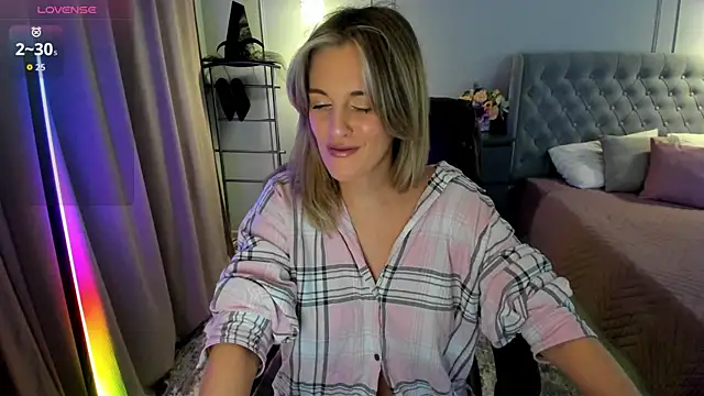 Snapshot of I_D_A chatting on December 14, 12:17 am I D A online show from December 14, 12:17 am