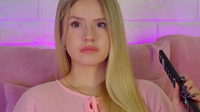 Snapshot of MilanaBalmain chatting on January 17, 4:38 am MilanaBalmain online show from January 17, 4:38 am