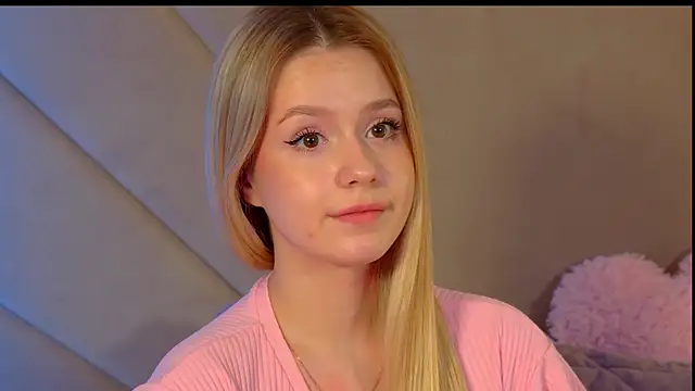 Snapshot of MilanaBalmain chatting on March 1, 6:35 am MilanaBalmain online show from March 1, 6:35 am