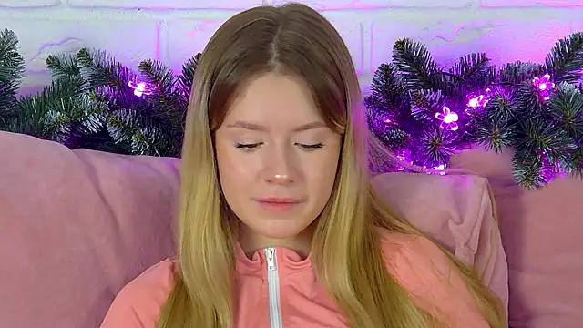 Snapshot of MilanaBalmain chatting on December 22, 4:23 am MilanaBalmain online show from December 22, 4:23 am