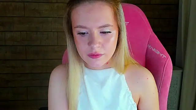 Snapshot of MilanaBalmain chatting on March 2, 5:19 am MilanaBalmain online show from March 2, 5:19 am