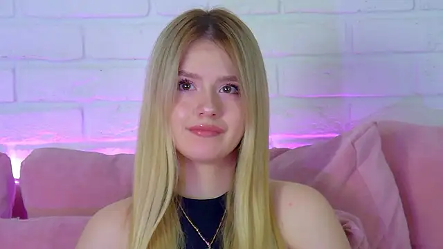 Snapshot of MilanaBalmain chatting on February 18, 7:54 pm MilanaBalmain online show from February 18, 7:54 pm