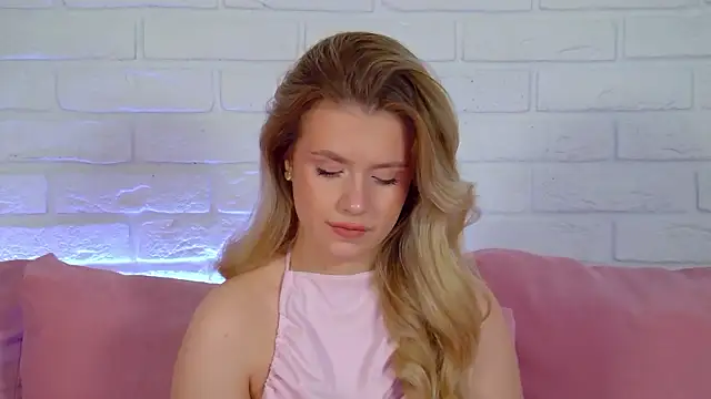 MilanaBalmain online show from April 11, 4:20 am