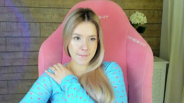 Snapshot of MilanaBalmain chatting on February 2, 4:33 am MilanaBalmain online show from February 2, 4:33 am