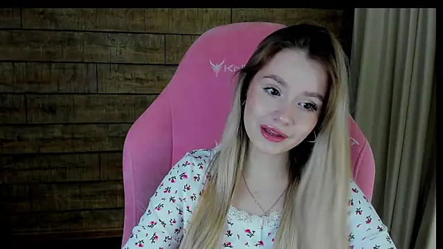 MilanaBalmain online show from April 1, 4:04 pm