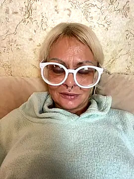 Snapshot of Gardener_of_Illusions chatting on November 3, 3:56 am Gardener of Illusions online show from November 3, 3:56 am