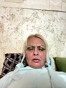 Snapshot of Gardener_of_Illusions chatting on November 12, 12:15 am Gardener of Illusions online show from November 12, 12:15 am