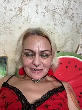 Snapshot of Gardener_of_Illusions chatting on June 21, 2:45 pm Gardener of Illusions online show from June 21, 2:45 pm