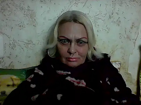 Snapshot of Gardener_of_Illusions chatting on June 10, 1:51 am Gardener of Illusions online show from June 10, 1:51 am