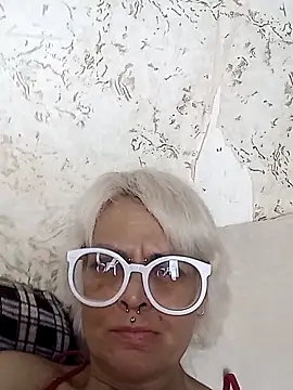 Snapshot of Gardener_of_Illusions chatting on October 31, 10:12 am Gardener of Illusions online show from October 31, 10:12 am