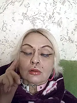 Snapshot of Gardener_of_Illusions chatting on December 17, 1:49 pm Gardener of Illusions online show from December 17, 1:49 pm