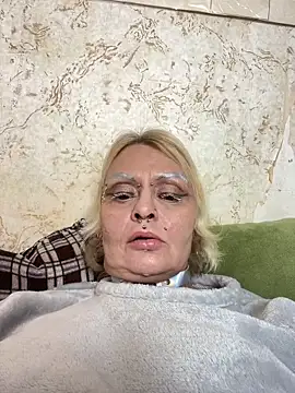 Snapshot of Gardener_of_Illusions chatting on December 5, 6:23 am Gardener of Illusions online show from December 5, 6:23 am