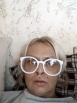 Snapshot of Gardener_of_Illusions chatting on November 4, 6:28 am Gardener of Illusions online show from November 4, 6:28 am