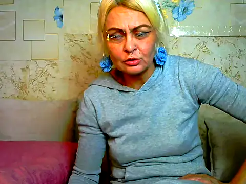 Snapshot of Gardener_of_Illusions chatting on November 29, 9:26 pm Gardener of Illusions online show from November 29, 9:26 pm