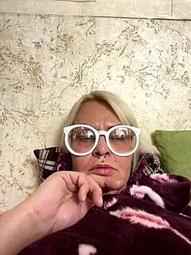 Snapshot of Gardener_of_Illusions chatting on November 7, 3:33 am Gardener of Illusions online show from November 7, 3:33 am