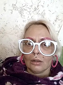 Snapshot of Gardener_of_Illusions chatting on November 28, 1:44 pm Gardener of Illusions online show from November 28, 1:44 pm