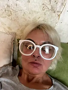 Snapshot of Gardener_of_Illusions chatting on October 30, 10:06 pm Gardener of Illusions online show from October 30, 10:06 pm