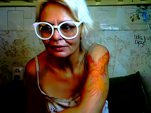 Snapshot of Gardener_of_Illusions chatting on November 20, 10:49 am Gardener of Illusions online show from November 20, 10:49 am