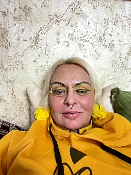 Snapshot of Gardener_of_Illusions chatting on November 17, 12:47 am Gardener of Illusions online show from November 17, 12:47 am