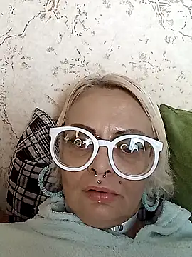 Snapshot of Gardener_of_Illusions chatting on December 2, 1:24 pm Gardener of Illusions online show from December 2, 1:24 pm