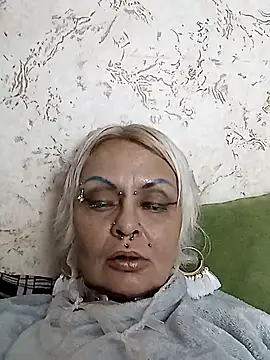 Snapshot of Gardener_of_Illusions chatting on November 11, 12:00 pm Gardener of Illusions online show from November 11, 12:00 pm