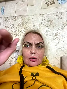 Snapshot of Gardener_of_Illusions chatting on November 18, 1:21 am Gardener of Illusions online show from November 18, 1:21 am