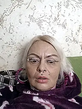 Snapshot of Gardener_of_Illusions chatting on November 6, 3:27 pm Gardener of Illusions online show from November 6, 3:27 pm