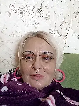 Snapshot of Gardener_of_Illusions chatting on December 3, 1:28 am Gardener of Illusions online show from December 3, 1:28 am