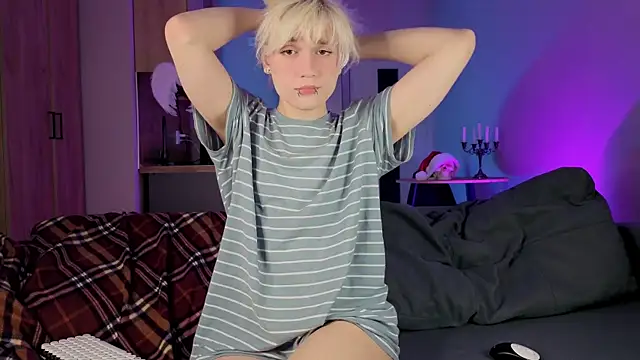 Snapshot of Gregory_Byyrd chatting on December 17, 8:03 pm Gregory Byyrd online show from December 17, 8:03 pm