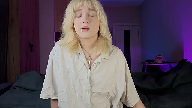 Snapshot of Gregory_Byyrd chatting on October 22, 9:57 pm Gregory Byyrd online show from October 22, 9:57 pm