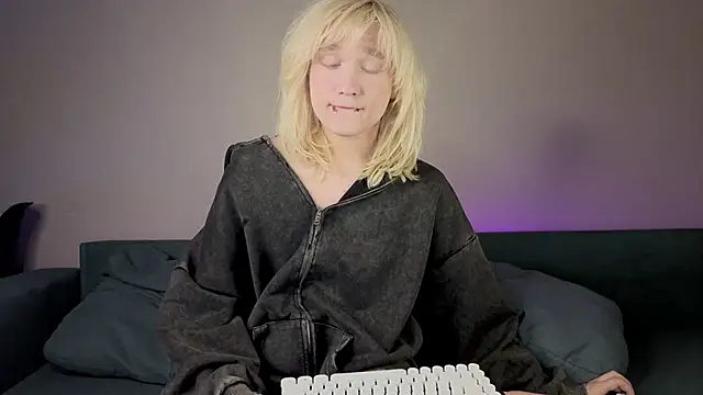 Snapshot of Gregory_Byyrd chatting on November 1, 9:30 pm Gregory Byyrd online show from November 1, 9:30 pm