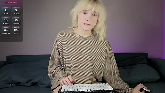 Snapshot of Gregory_Byyrd chatting on November 13, 10:13 pm Gregory Byyrd online show from November 13, 10:13 pm