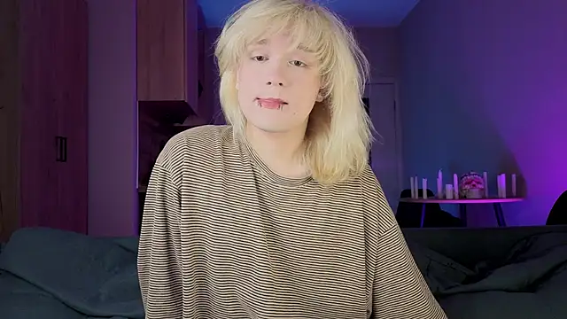 Snapshot of Gregory_Byyrd chatting on October 24, 8:41 pm Gregory Byyrd online show from October 24, 8:41 pm