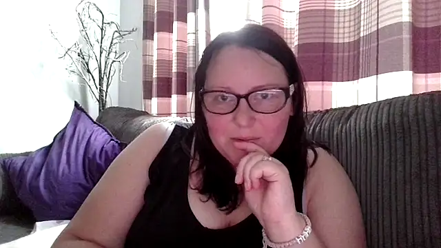 Snapshot of Curvy-Clare-30 chatting on August 2, 7:00 pm Curvy-Clare-30 online show from August 2, 7:00 pm