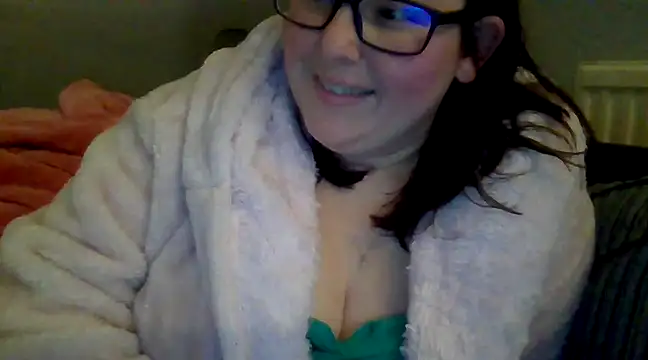 Snapshot of Curvy-Clare-30 chatting on December 8, 6:50 pm Curvy-Clare-30 online show from December 8, 6:50 pm