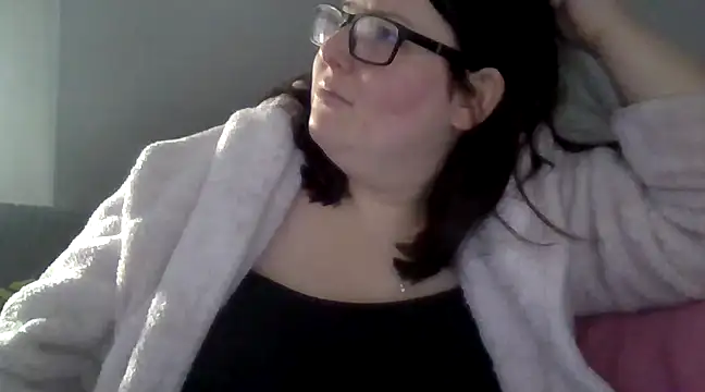 Snapshot of Curvy-Clare-30 chatting on December 22, 11:54 am Curvy-Clare-30 online show from December 22, 11:54 am