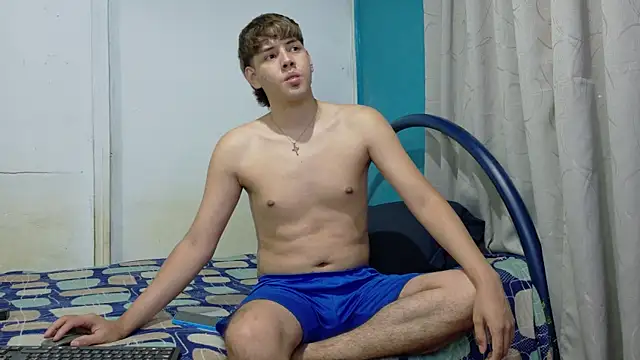 Snapshot of zackmontieel chatting on December 15, 9:15 am zackmontieel online show from December 15, 9:15 am