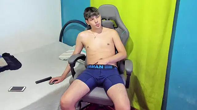 Snapshot of zackmontieel chatting on October 22, 9:53 am zackmontieel online show from October 22, 9:53 am