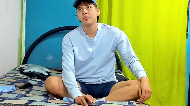 Snapshot of zackmontieel chatting on December 27, 8:24 am zackmontieel online show from December 27, 8:24 am