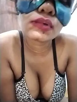 Snapshot of Zaraangle chatting on June 19, 5:08 pm Zaraangle online show from June 19, 5:08 pm