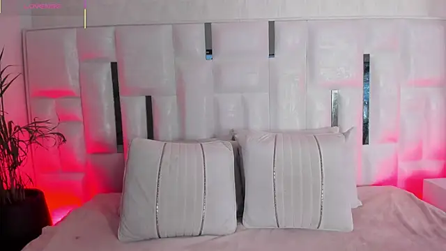 im nika  online show from December 2, 12:40 pm