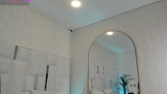 im nika  online show from September 22, 4:46 pm