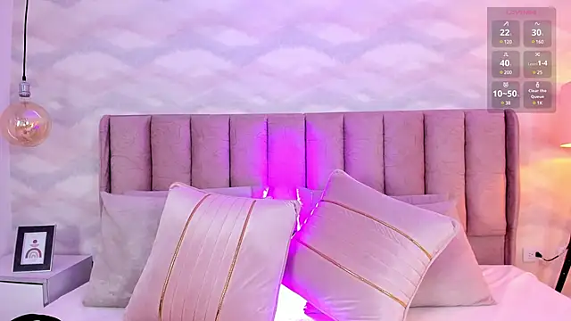 im nika  online show from March 4, 12:33 pm