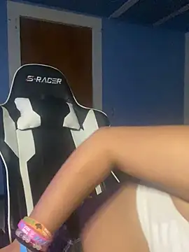 y0urlilgf online show from December 7, 1:19 am