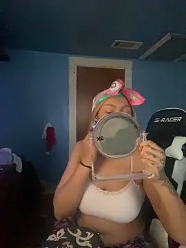 y0urlilgf online show from December 4, 6:44 pm