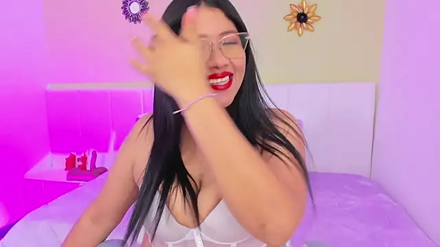 Snapshot of estrella_bigboobs14 chatting on October 1, 6:23 pm estrella bigboobs14 online show from October 1, 6:23 pm