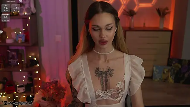 Snapshot of ManiFreyja chatting on November 4, 8:01 pm ManiFreyja online show from November 4, 8:01 pm